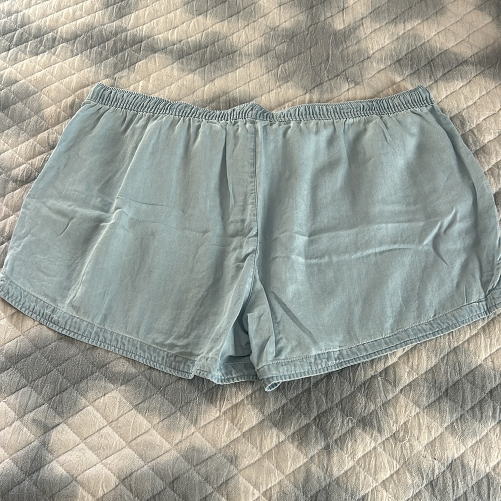 Women’s Jean Shorts - Picture 3 of 3